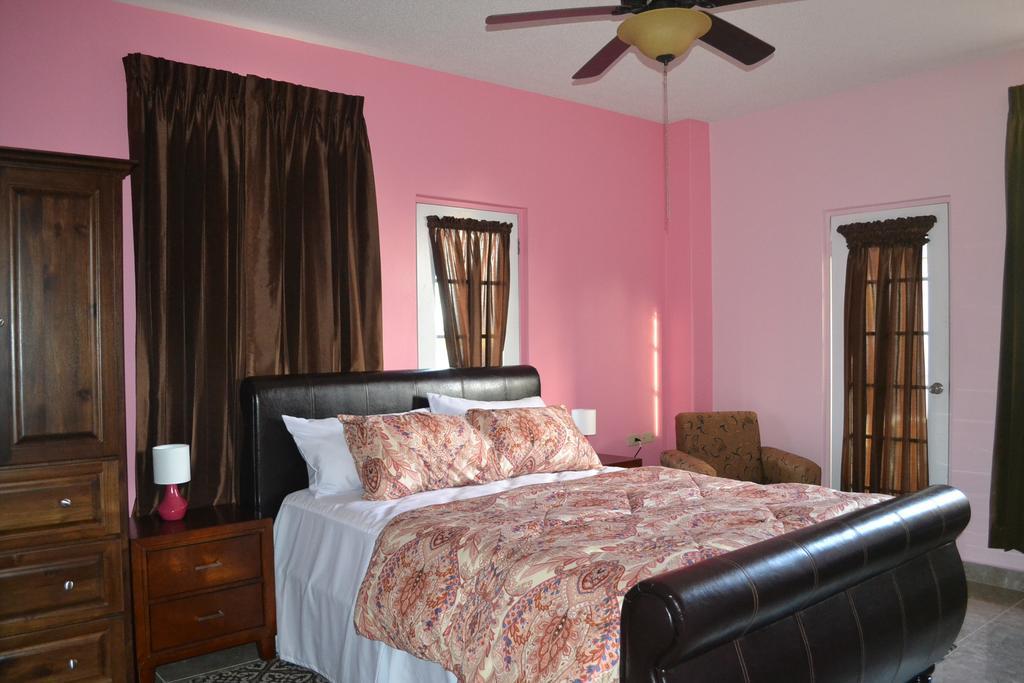Montecristo Inn Piarco Екстер'єр фото