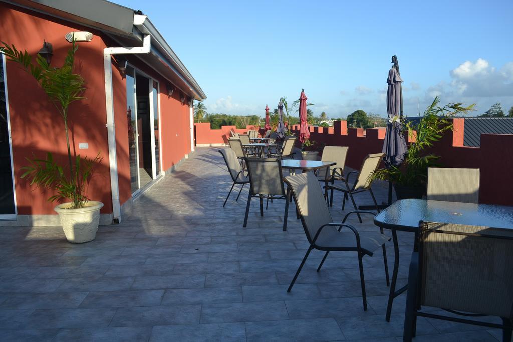 Montecristo Inn Piarco Екстер'єр фото