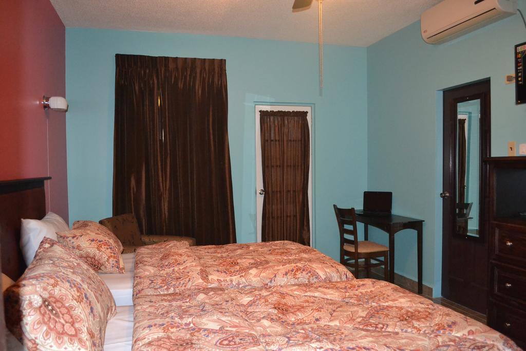 Montecristo Inn Piarco Екстер'єр фото