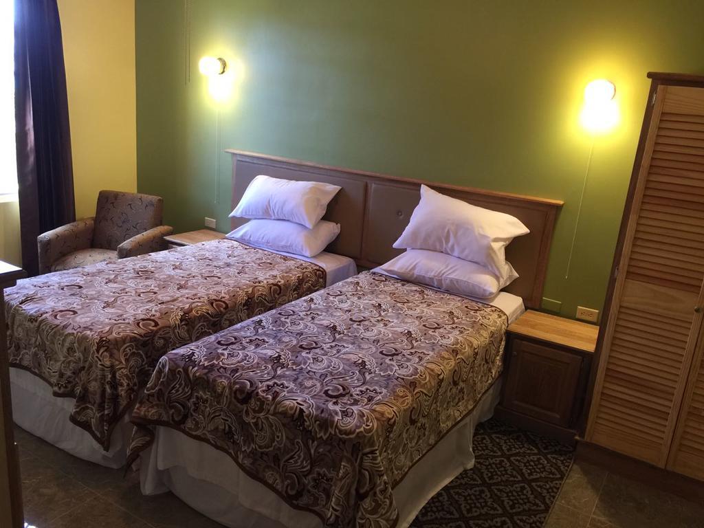 Montecristo Inn Piarco Екстер'єр фото