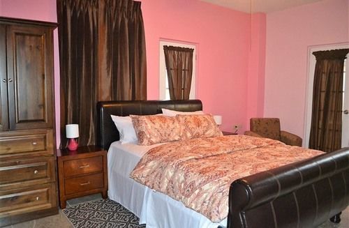 Montecristo Inn Piarco Екстер'єр фото