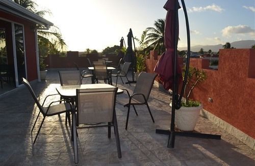 Montecristo Inn Piarco Екстер'єр фото